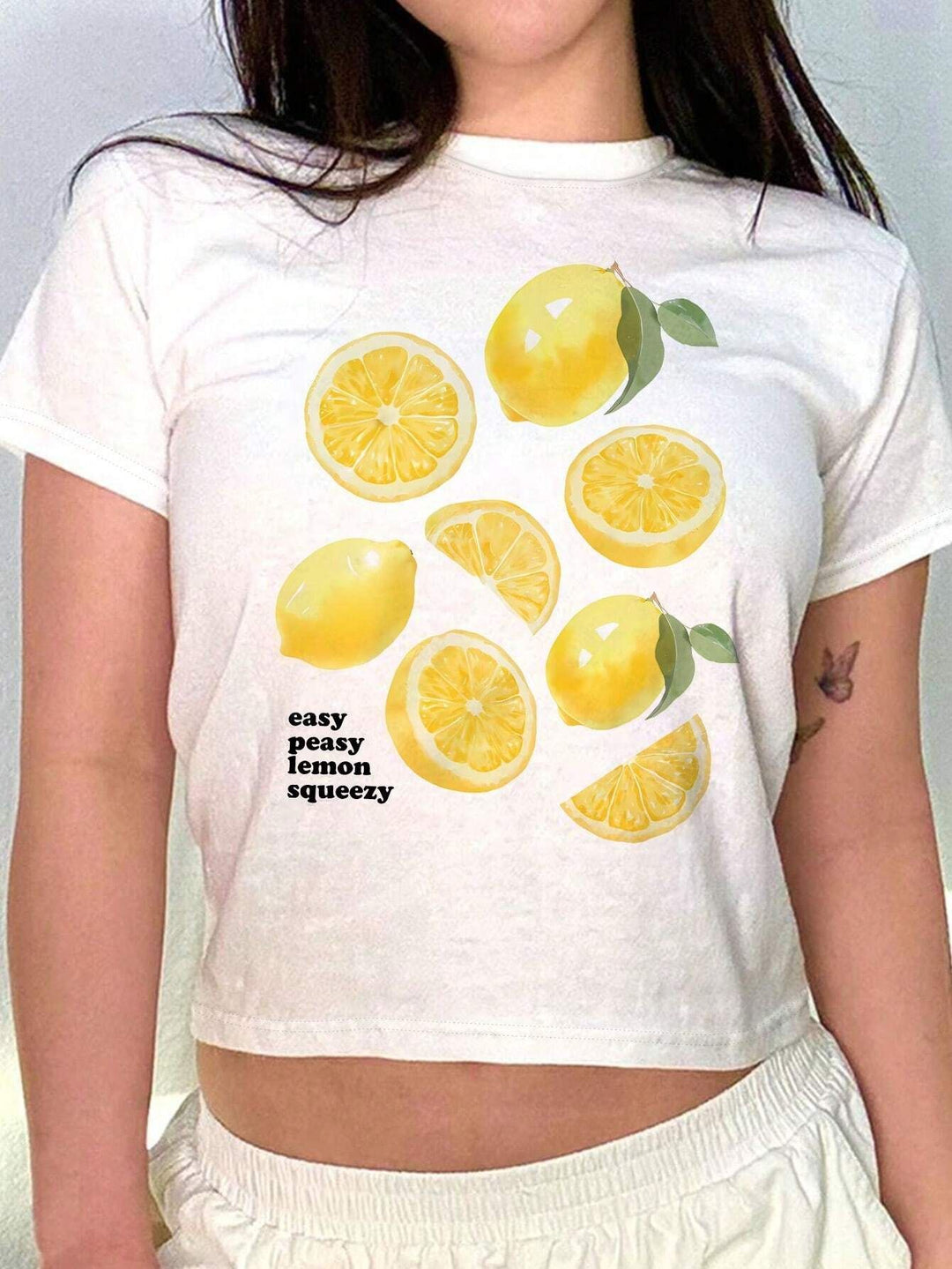 Damen Crop-T-Shirt mit kreativem Cocktail-Design EB
