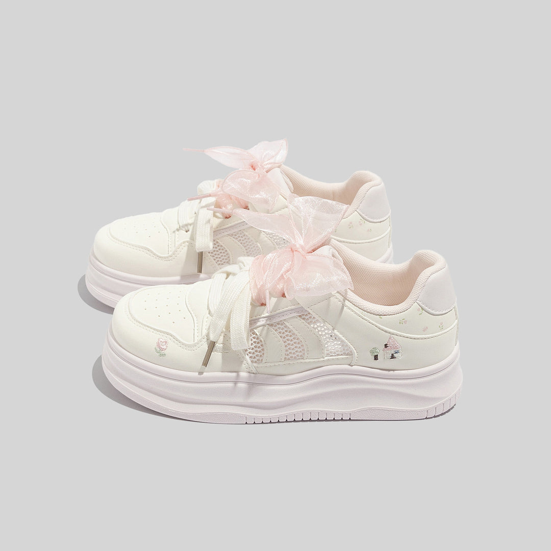 Damen Sportliche Sneaker mit dekorativen Details und atmungsaktiven Netz-Einsätzen EB