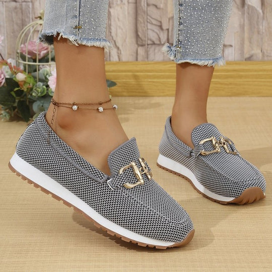 Damen Slip-On Sneakers mit luftigem Netzdesign und elegantem Schmuckverschluss EB