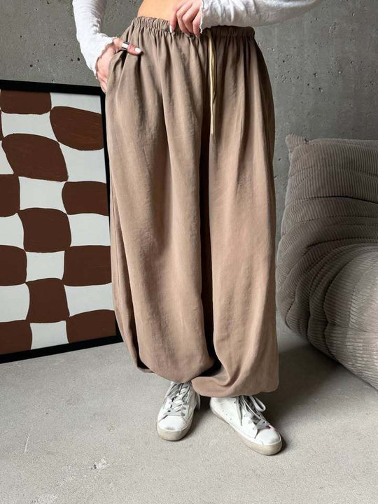 Damen weite Harem-Ballonhose mit hohem Elastikbund, Tunnelzug und lässiger Weite Eichborn Berlin