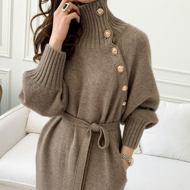 Damen Strickkleid mit Rollkragen und eleganten Knopfdetails EB