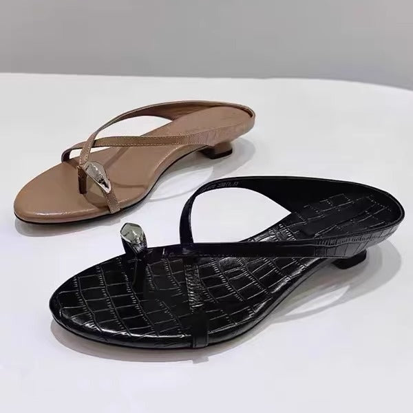 Damen elegante Zehentrenner-Sandalen mit modischem Riemendesign und dekorativem Schmuckdetail EB