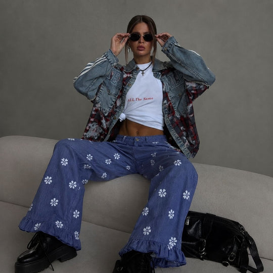 Damen weite Denimhose mit Gänseblümchen-Print, hohem Bund und Rüschenabschluss Eichborn Berlin