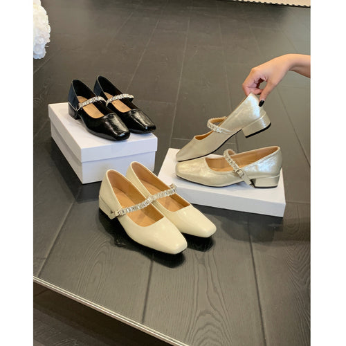 Damen Ballerinas mit schimmerndem Riemchen und elegantem Blockabsatz EB