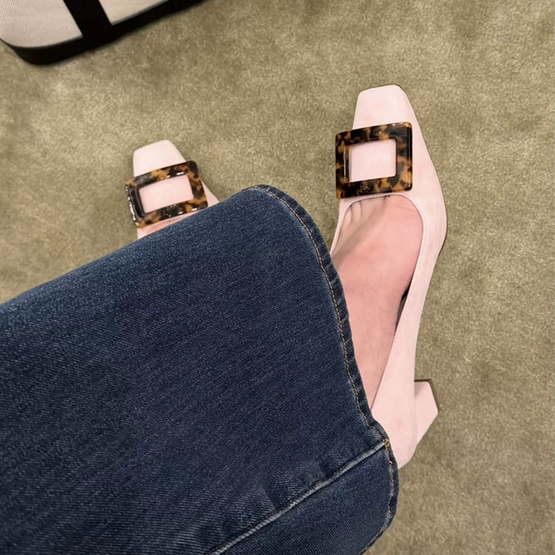 Damen Elegante Pumps mit modischem Blockabsatz und charakteristischem Schließen EB