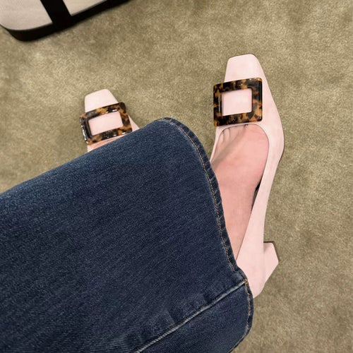Damen Elegante Pumps mit modischem Blockabsatz und charakteristischem Schließen EB