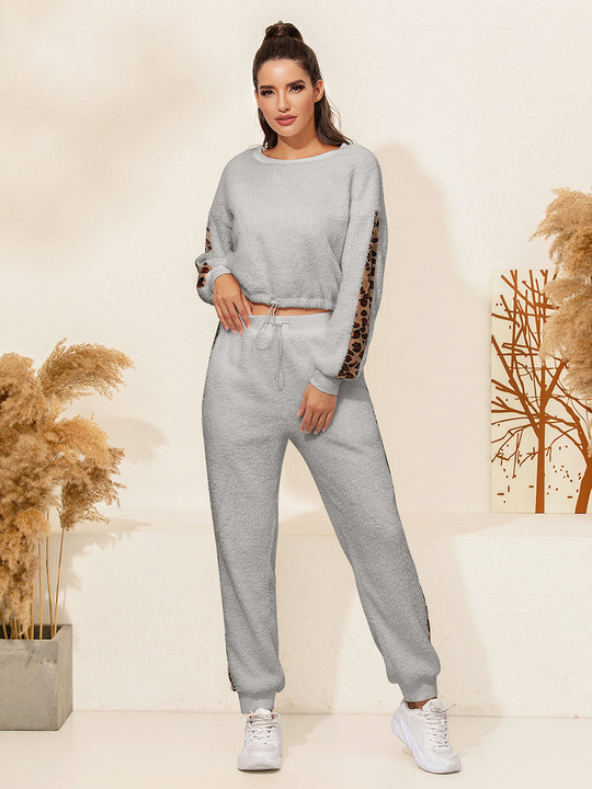 Damen Set aus freizeitorientiertem Sweatshirt und Jogginghose im modischen Fleece-Look EB