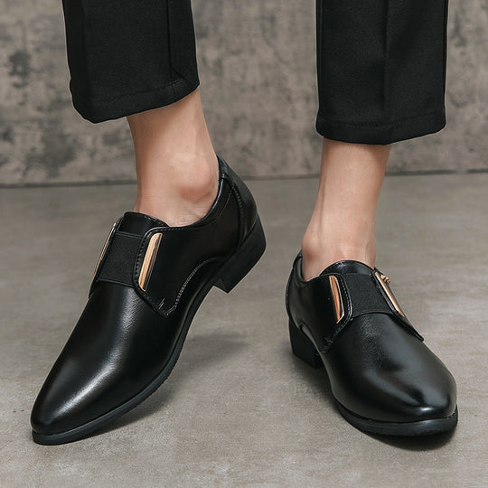 Herren elegante spitze Slip-On Business-Halbschuhe mit elastischer Gummilasche und dekorativen Metallapplikationen EB