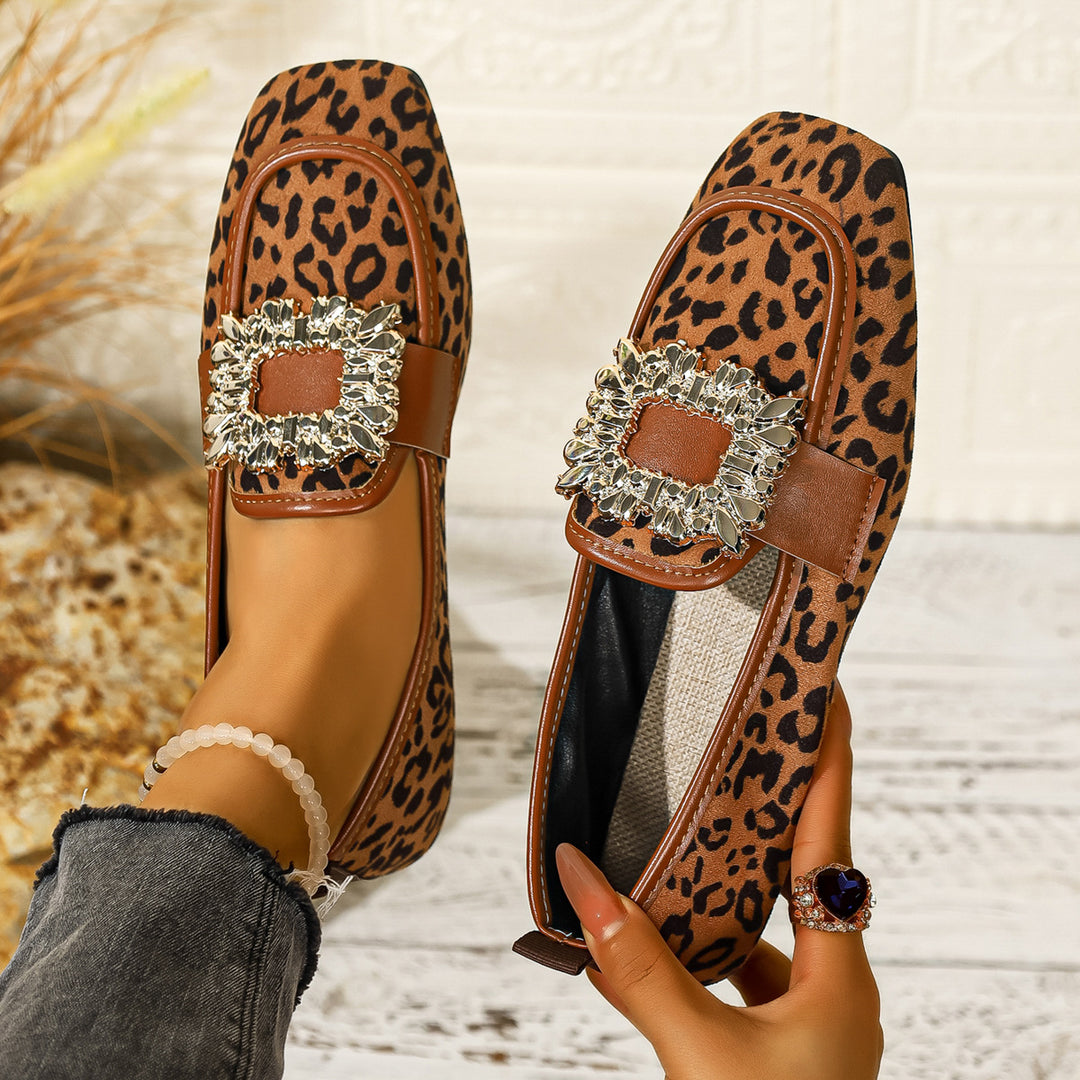 Damen elegante Ballerinas mit geschmackvollem Tiermuster und funkelndem Schmuckdetail EB