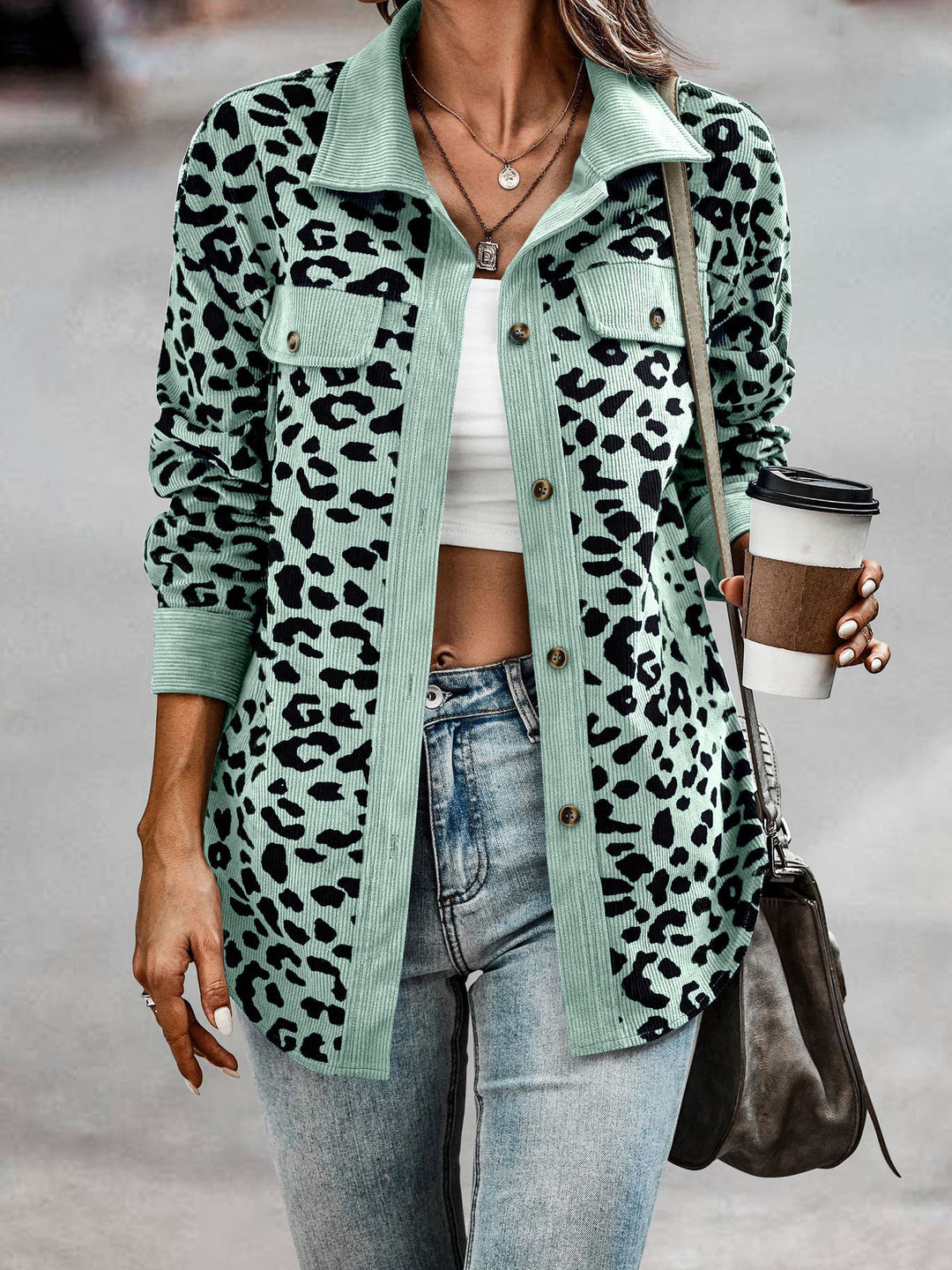Damen Freizeitjacke mit strukturiertem Leopardenmuster und praktischen Taschen EB