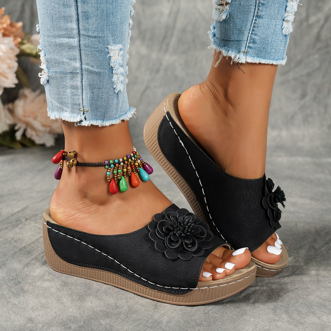 Damen Wedge-Sandaletten mit floralen Akzenten und komfortablem Fußbett EB