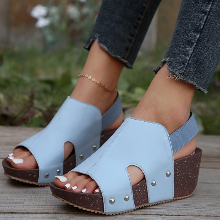 Damen bequeme Wedge-Sandalen mit modischem Cut-Out-Design und dekorativen Akzenten EB