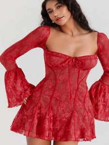 Damen Verspieltes Spitzenkleid im Boho-Stil mit langen Ärmeln und zarter Raffung EB