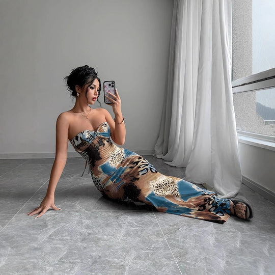 Damen Etuikleid mit strapless Design und Tiermuster EB