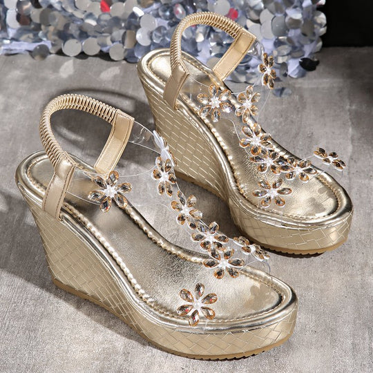 Damen Wedge-Sandaletten mit floralen Akzenten und transparentem Design EB