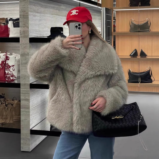 Damen Kunstpelzjacke mit luxuriösem Schnitt und weitem Kragen EB