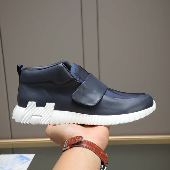 Damen Sportliche Slip-On Sneakers mit modernem Verschlussmechanismus EB