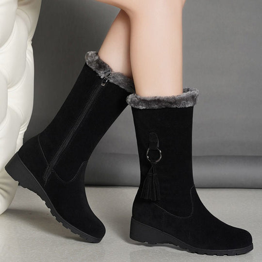 EB | Stiefel - Wildlederähnlich - Wadenhöhe - Niedriger Keilabsatz - Quasten-Detail