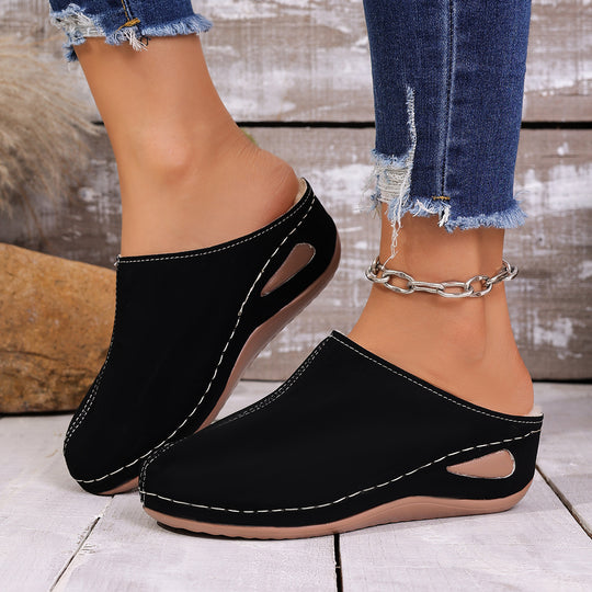Damen  geschlossene Slip-On Pantolette mit ergonomischem Keilabsatz und dekorativer Ziernaht EB