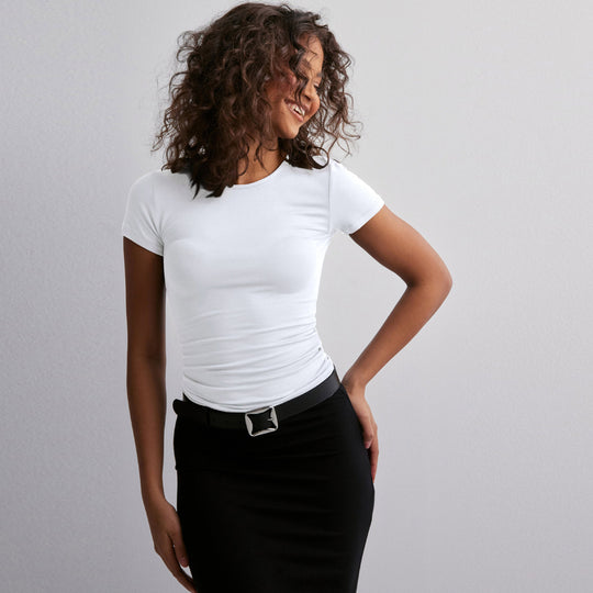 Damen Slim Fit T-Shirt aus hochwertigem Baumwollmix mit elastischem Stretch EB