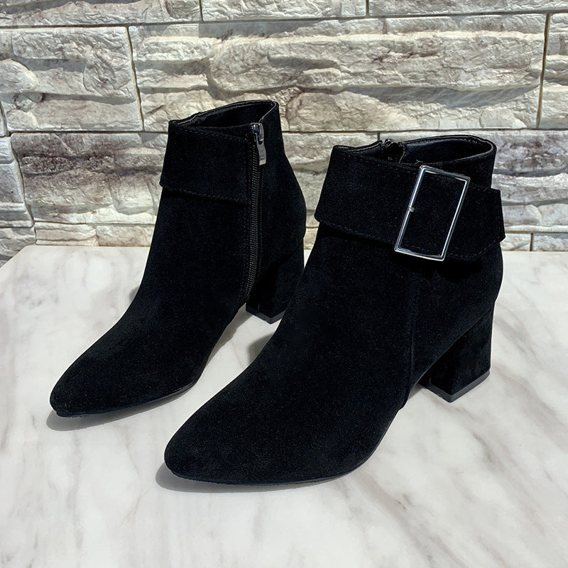 Damen nan elegante Wildlederoptik Stiefelette mit mittelhohem Blockabsatz und breitem Schnallenriemen EB