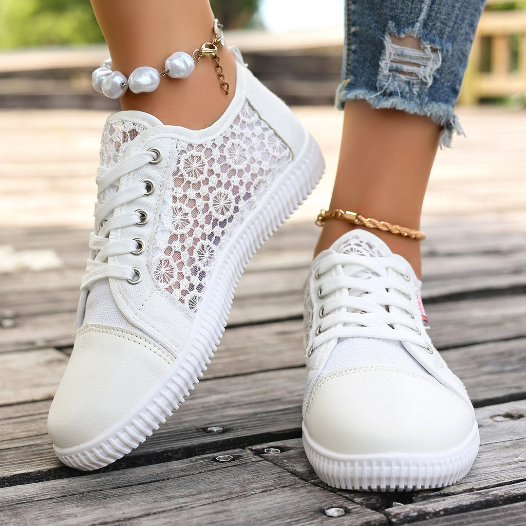 Damen Sneakers mit floraler Spitze und leichter Sohle EB