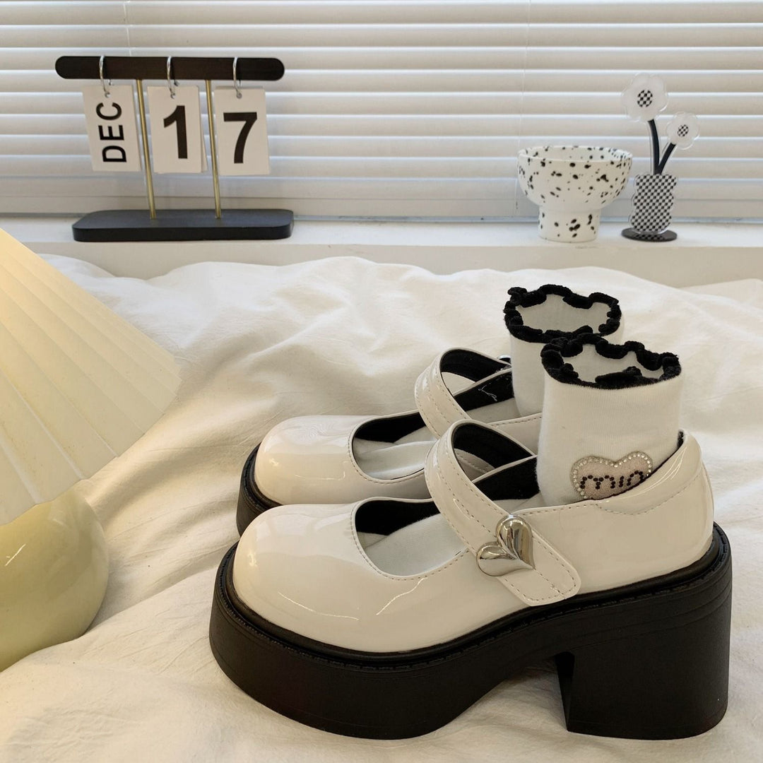 Damen Modische Plateau Schuhe mit Herzschnalle und glänzender Oberfläche EB