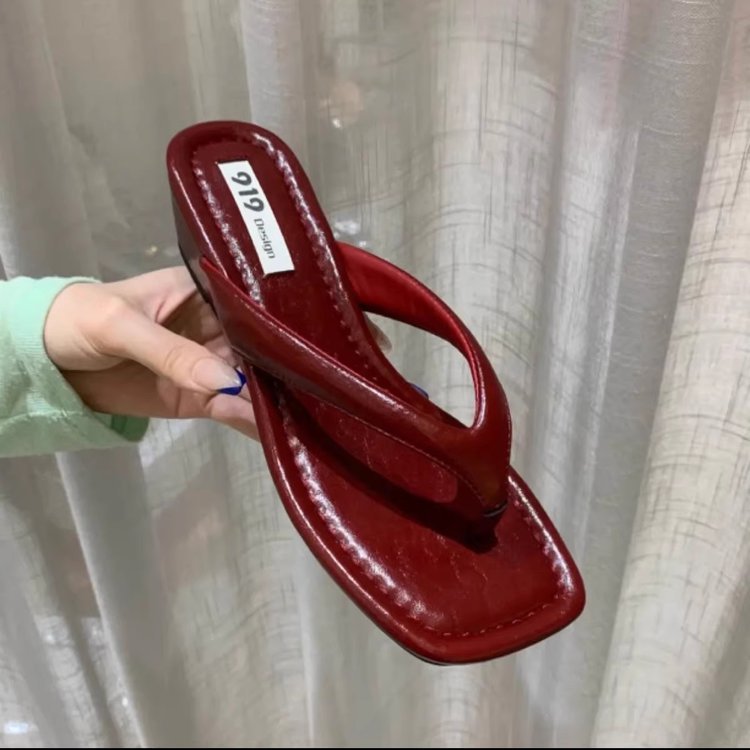 Damen komfortable Pantolette mit modischem Punktdesign EB