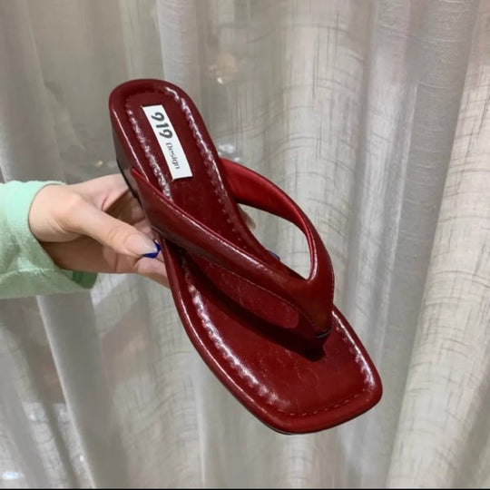 Damen komfortable Pantolette mit modischem Punktdesign EB