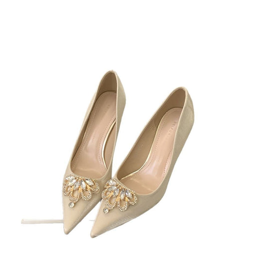 Damen Elegante High Heels mit funkelnden Perlenakzenten und schmalem Absatz EB