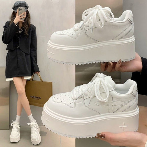 Damen Plateau-Sneaker mit rutschfester Sohle und gepolstertem Kragen EB