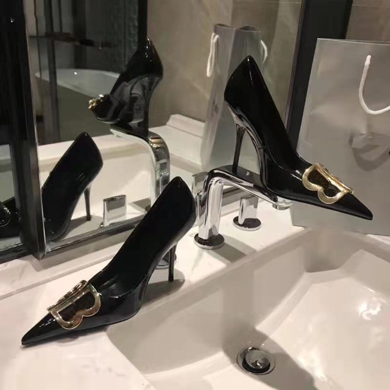 Damen elegante High Heel Pumps mit luxuriösem Design und goldenen Applikationen EB