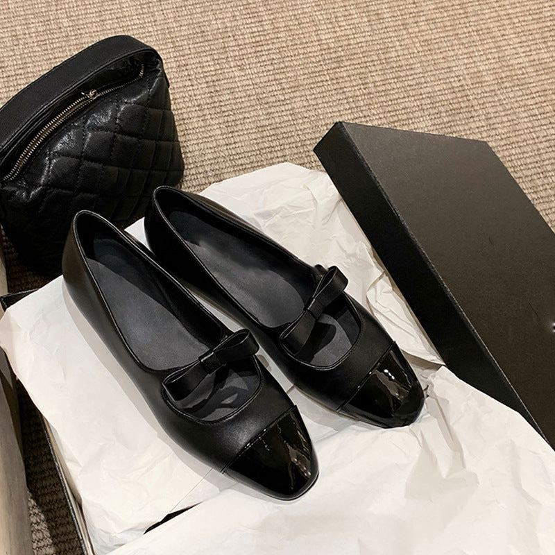 Damen stilvolle Ballerinas mit elegantem Lackerzit und feiner Schleifenapplikation EB