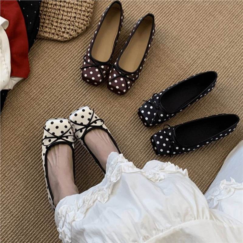 Damen Ballerinas mit Punkten und zarter Schleifenverzierung EB