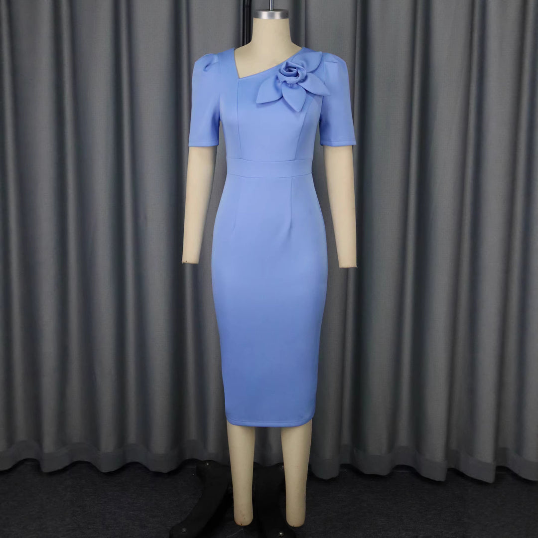 Damen figurbetontes Kleid mit dekorativer Blütenapplikation EB