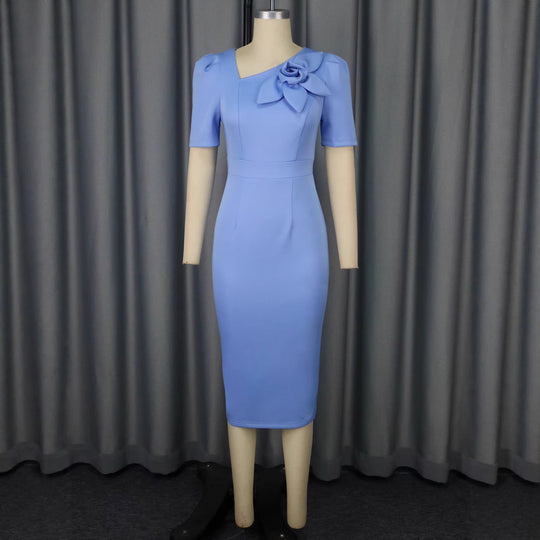 Damen figurbetontes Kleid mit dekorativer Blütenapplikation EB