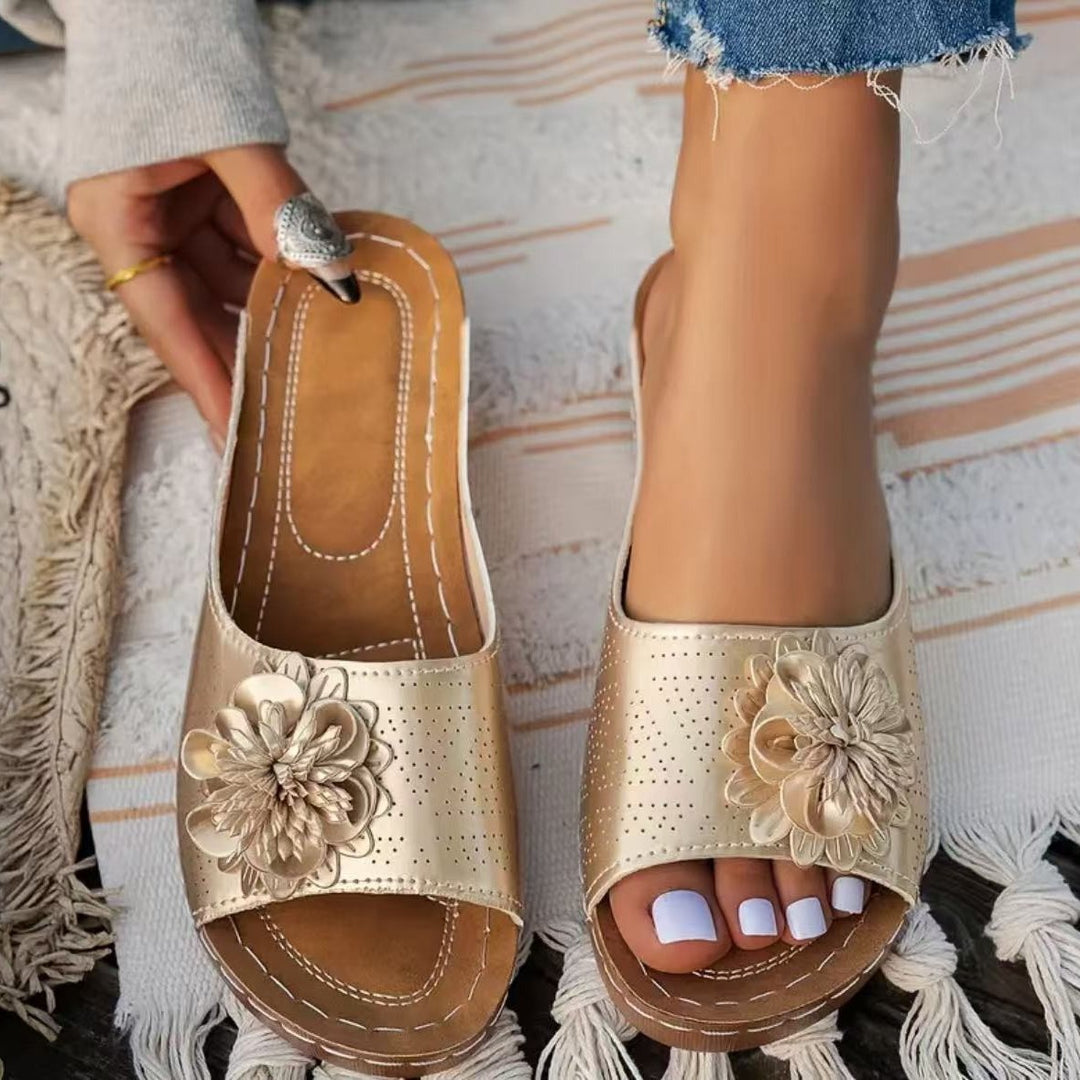 Damen Pantolette mit modischer Perforation und eleganter Blumenapplikation EB