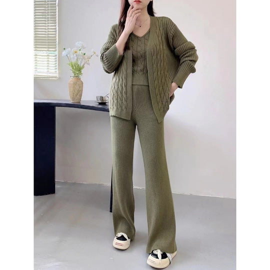 Damen Feinstrick-Ensemble mit originellem Zopfmuster und weiten Hosen EB