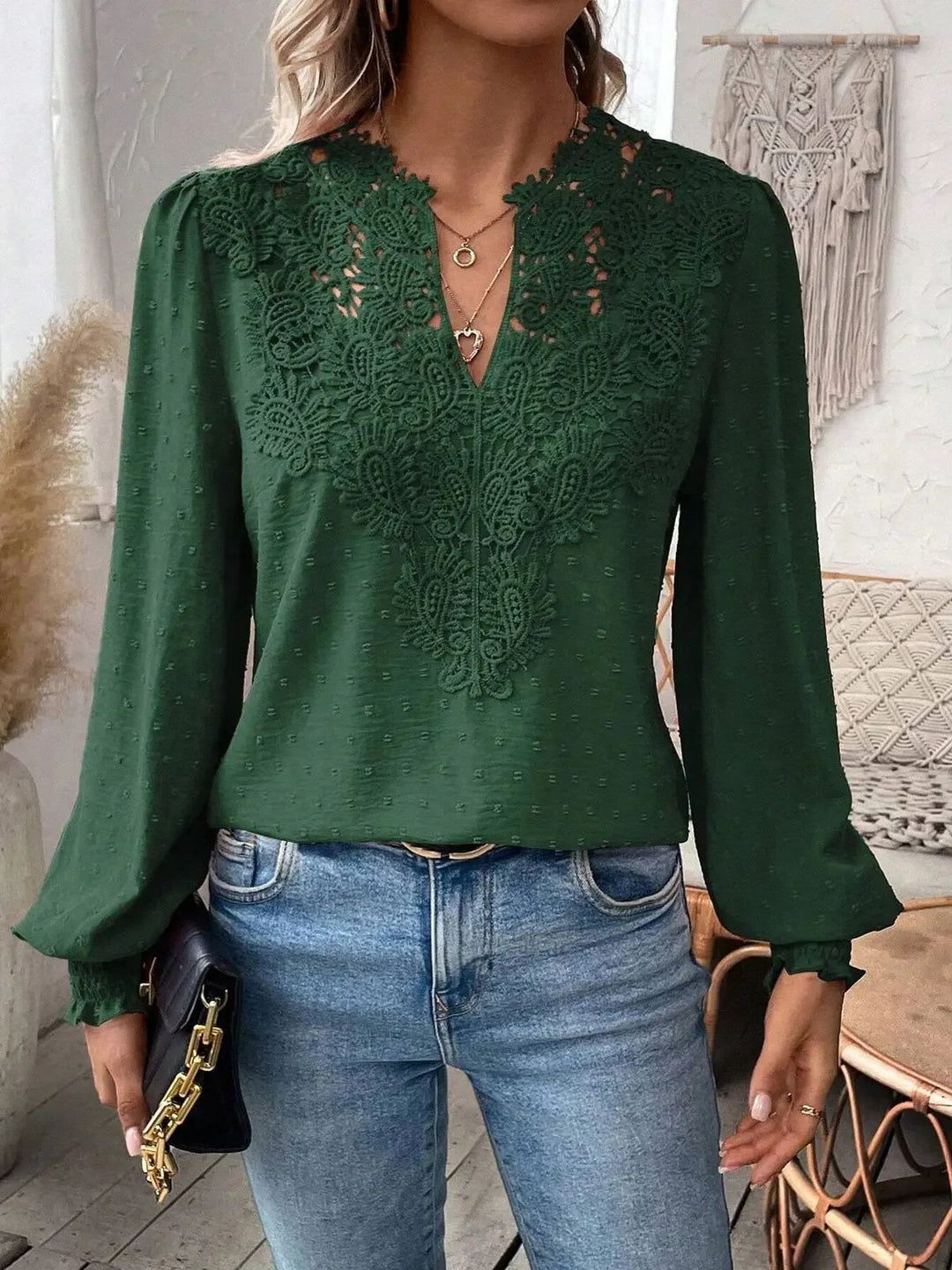 Damen nan Spitzenapplikation V-Ausschnitt Bluse mit Strukturpunkt, gerafften Manschetten und leicht taillierter Silhouette EB