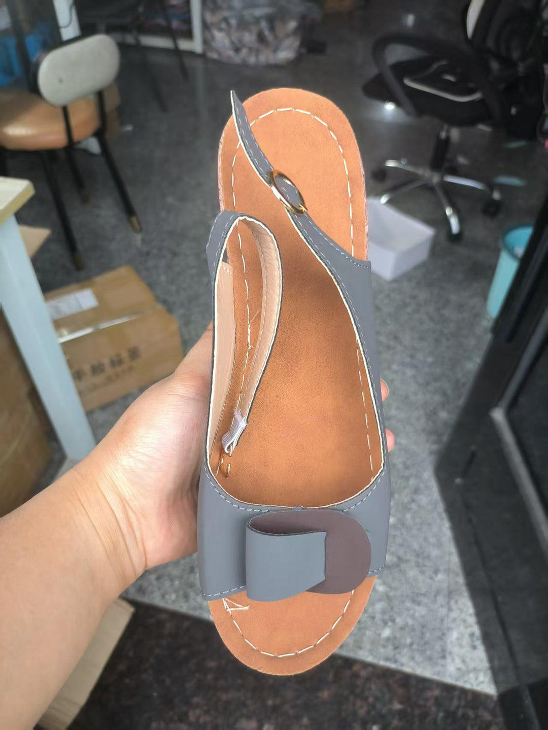 Damen Komfortable und stilvolle Riemen-Sandalen EB