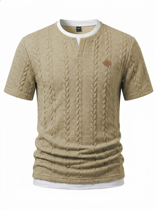 Herren nan texturiertes Kurzarmshirt mit geprägter Zopfstruktur, V‑Einsatz am Rundhals und Lagenlook EB