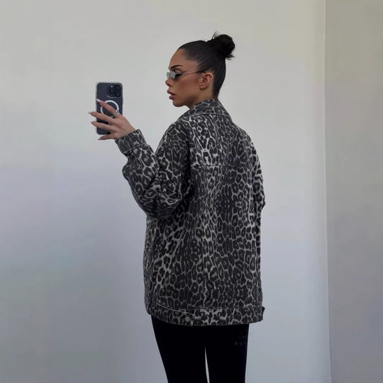 Damen Oversized Jeansjacke mit setzen Leo-Muster EB