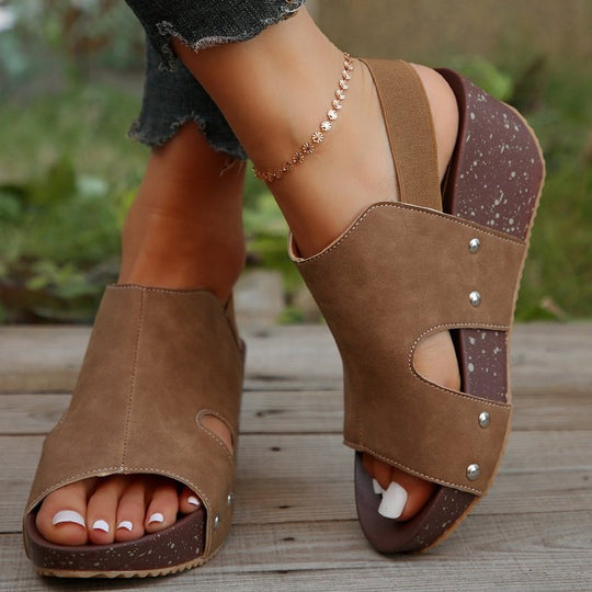 Damen bequeme Wedge-Sandalen mit modischem Cut-Out-Design und dekorativen Akzenten EB