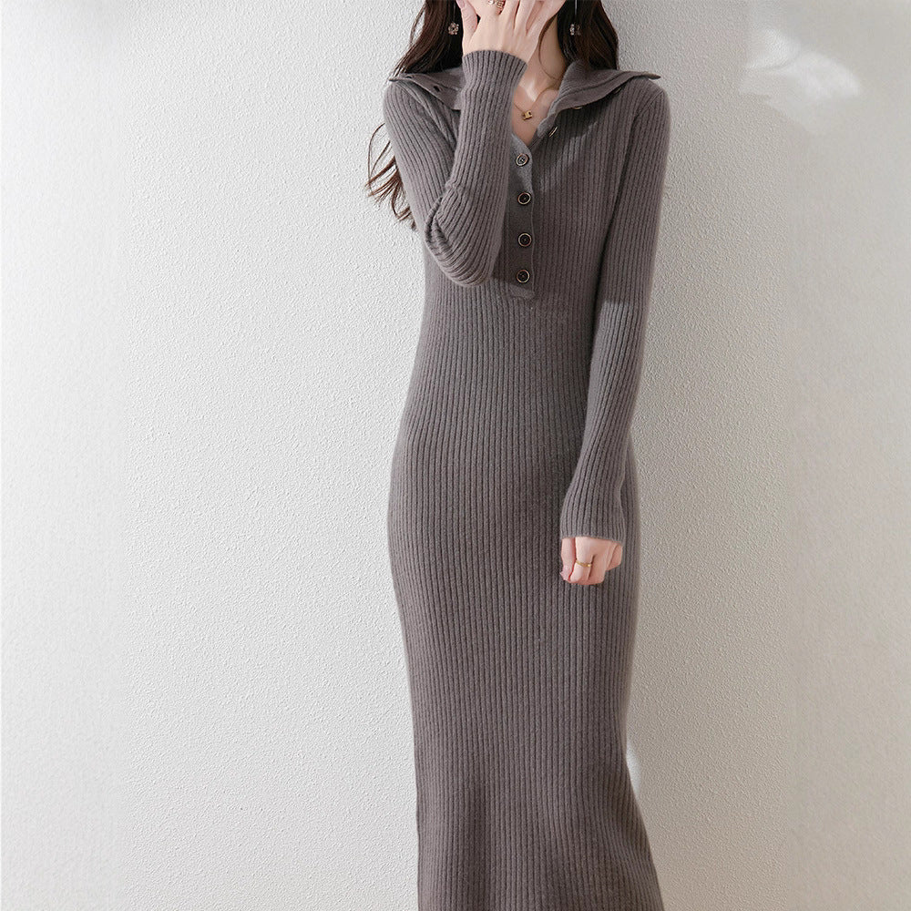 Damen Strickkleid mit Stehkragen und dekorativen Knöpfen EB