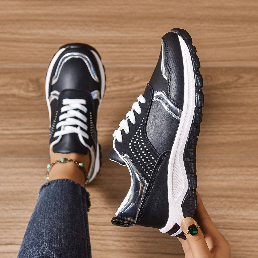 Damen modischer City-Chunky-Sneaker mit Metallic-Akzenten, Ziernieten und dämpfender Leichtsohle EB