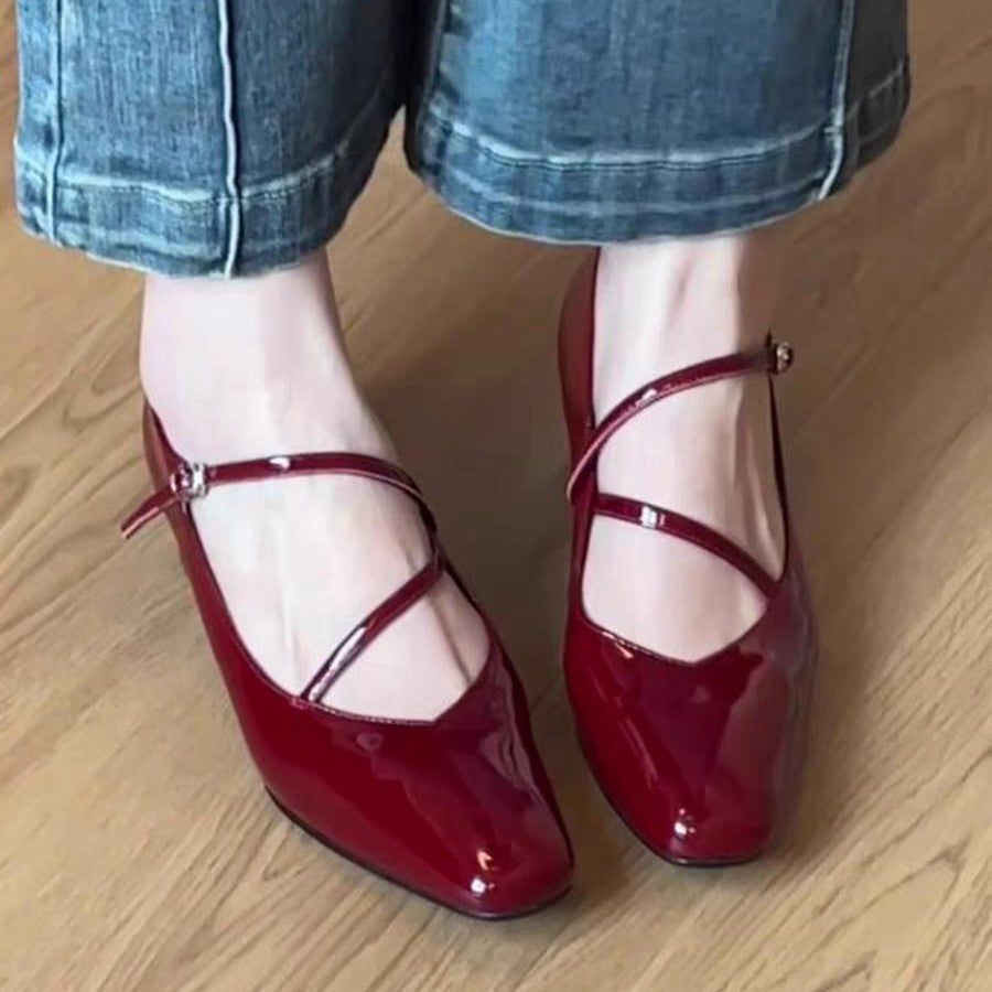 Damen Ballerinas mit elegantem Kreuzriemen und hochglänzender Oberfläche EB