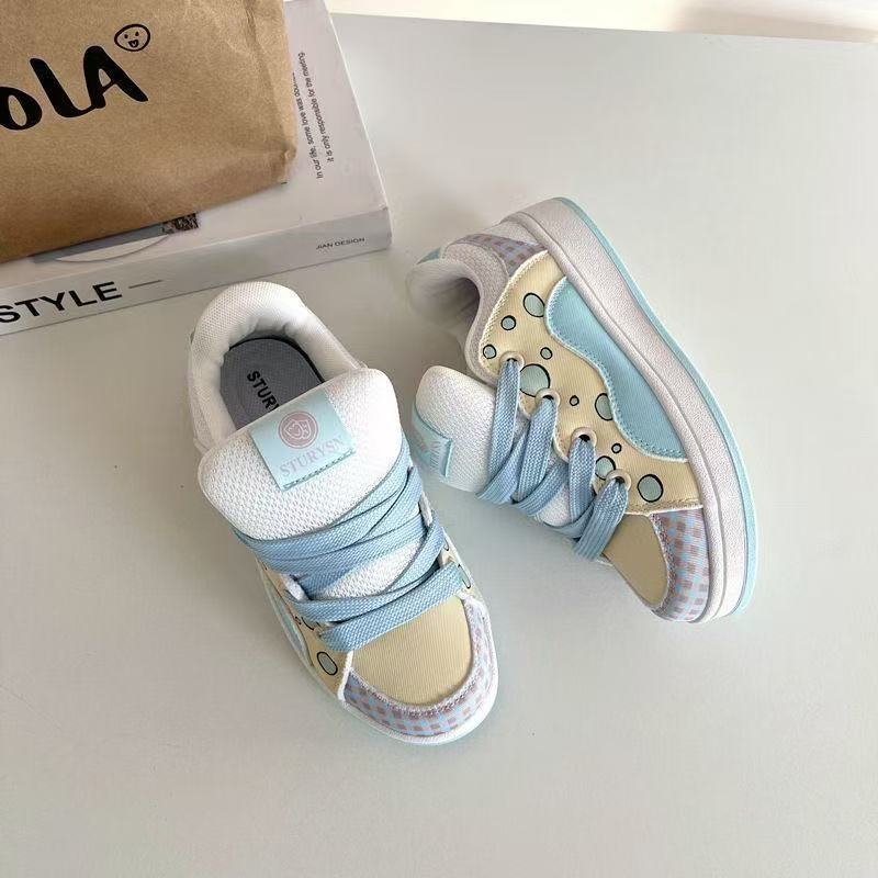 Damen Sneaker mit verspieltem Design und atmungsaktiver Obermaterialkombination EB