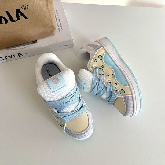 Damen Sneaker mit verspieltem Design und atmungsaktiver Obermaterialkombination EB