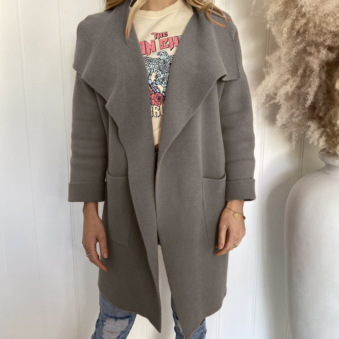 Damen Oversized Strickjacke mit weitem Revers und Taschen EB