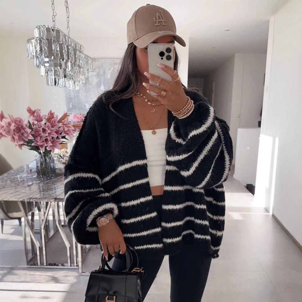 Damen Strickjacke mit voluminösen Ärmeln und modischen Streifen EB